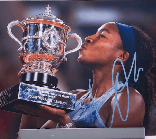 Coco Gauff  - Autograph Photo U.S. Open: 'Trophy Kiss'
