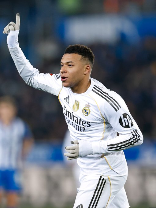 Kylian Mbappé Poster: 'Score Trot'