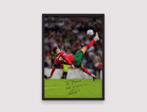 Personalized Cristiano Ronaldo Poster – Custom Name Print with Ronaldo’s Signature