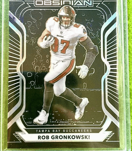 Rob-Gronkowski-Trading-Card-2020-Panini-prizim-jersey-nu-87-Buccaneers-Panini-Obsidian-Bucs-