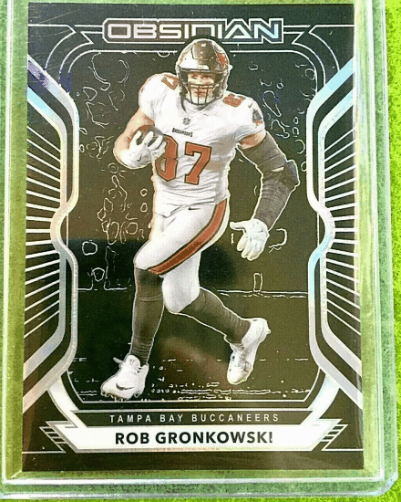 Rob-Gronkowski-Trading-Card-2020-Panini-prizim-jersey-nu-87-Buccaneers-Panini-Obsidian-Bucs-
