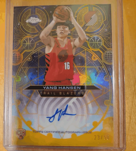 Yang Hansen Trading Card: 2025-26 Topps Chrome Gold Rookie Autograph