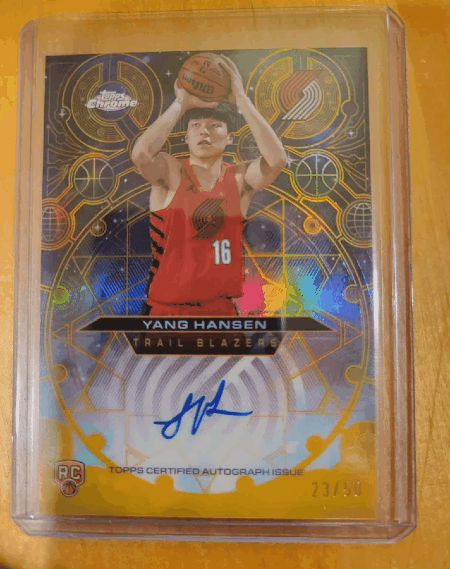 Yang Hansen Trading Card: 2025-26 Topps Chrome Gold Rookie Autograph