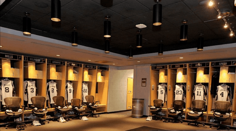 center-a-spurs-lockerm-base